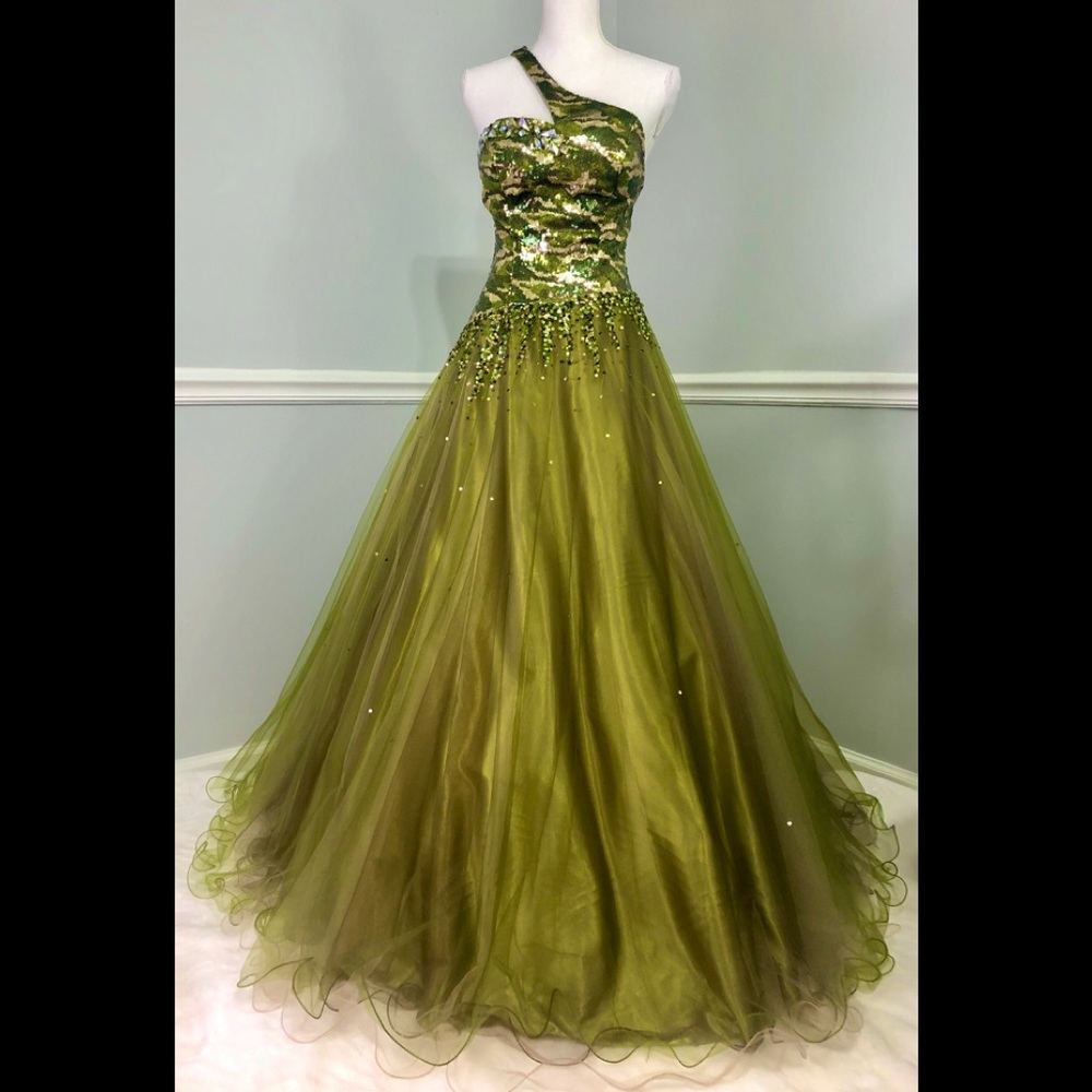 TEMPTATION SZ 8 FORMAL QUINCEANERA PROM LONG DRESS
